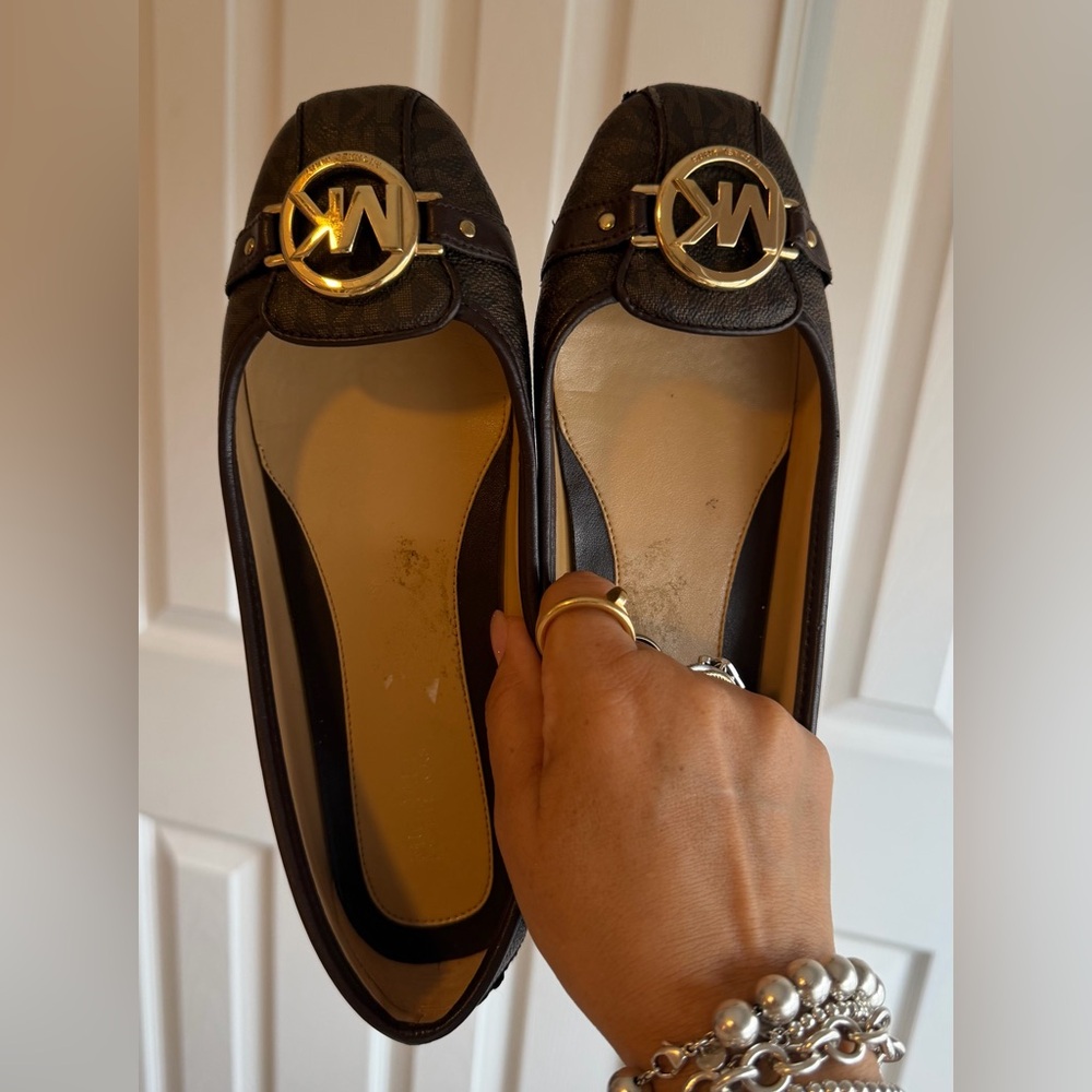 Michael Kors Dark Brown Loafers With Gold Accent
Fulton Moccasin Flats Size: 8 - Picture 8 of 10